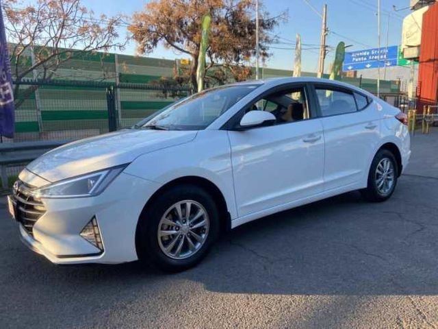 Hyundai Elantra Automático 2021