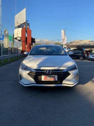 Hyundai Elantra Automático 2021