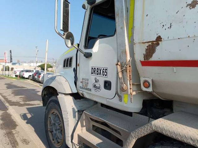 Tolva MACK  Granite de 20mt3