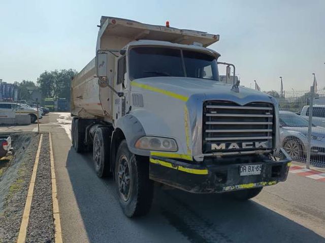 Tolva MACK  Granite de 20mt3
