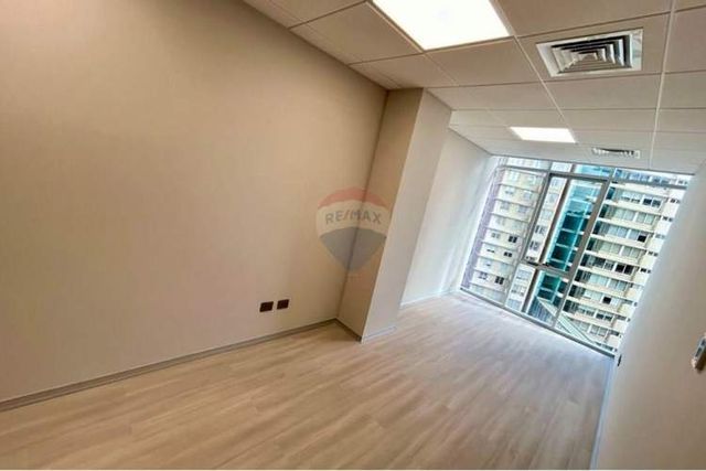 Venta oficina vista al mar