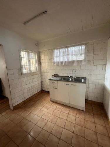 SE VENDE CASA CON AMPLIO TERRENO, LA CALERA