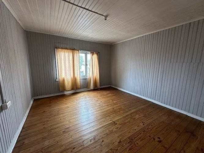 SE VENDE CASA CON AMPLIO TERRENO, LA CALERA