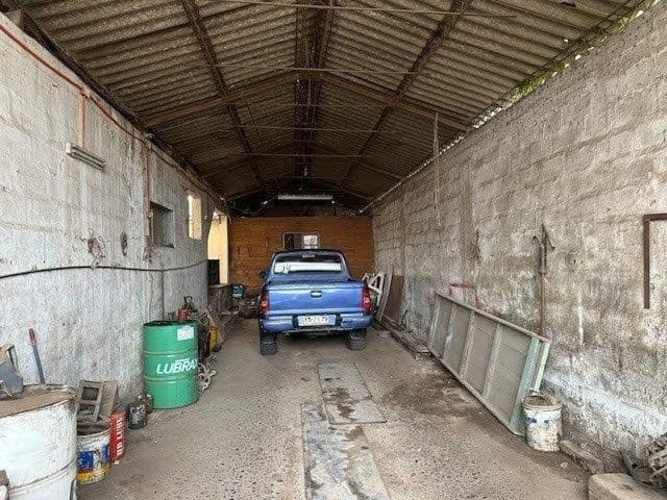 SE VENDE CASA CON AMPLIO TERRENO, LA CALERA