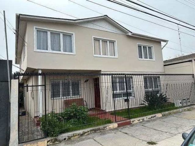 SE VENDE CASA CON AMPLIO TERRENO, LA CALERA