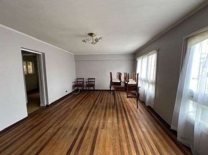 SE VENDE CASA CON AMPLIO TERRENO, LA CALERA