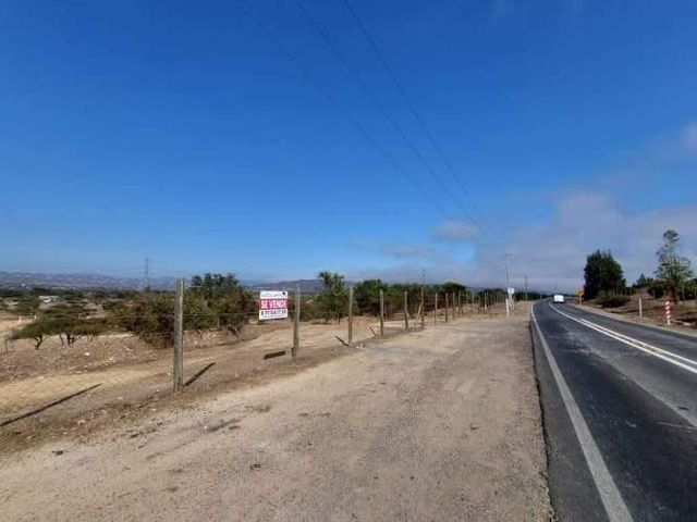 SE VENDE TERRENO A ORILLA DE CAMINO, LOS LAURELES