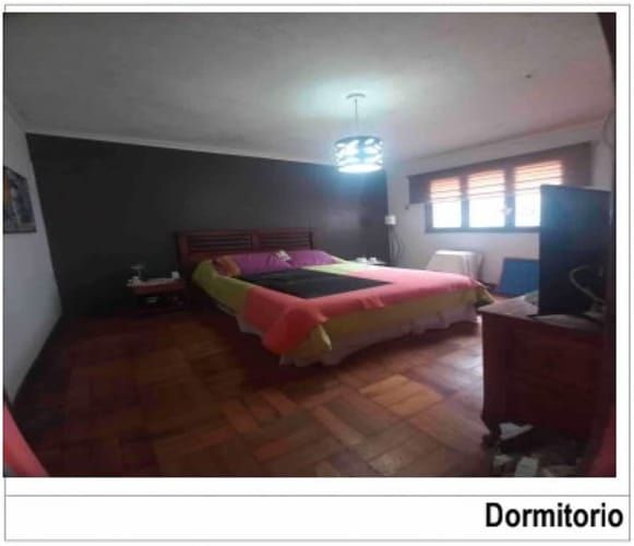 INTERESANTE Y GRAN CASA EN SAN MIGUEL A PASOS DEL