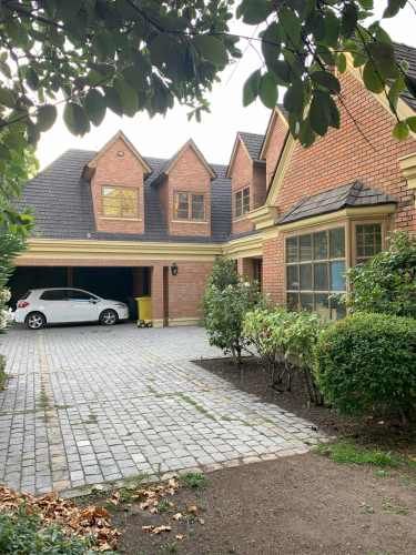 VENTA CASA ESTILO INGLÉS FRENTE AL SANTIAGO COLLEGE, LOS TRAPENSES