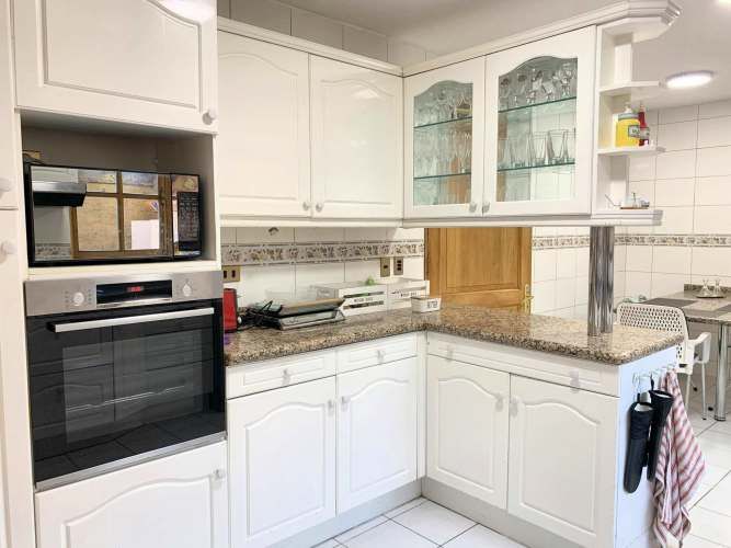 VENTA CASA ESTILO INGLÉS FRENTE AL SANTIAGO COLLEGE, LOS TRAPENSES