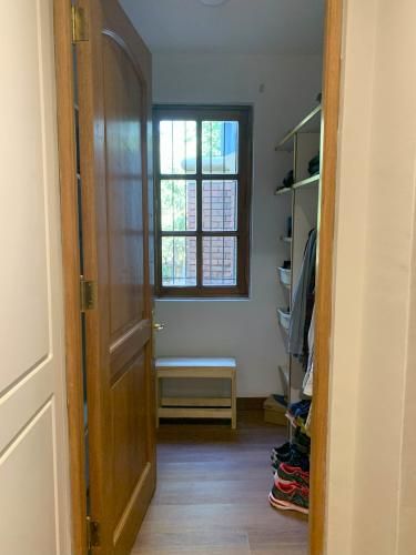 VENTA CASA ESTILO INGLÉS FRENTE AL SANTIAGO COLLEGE, LOS TRAPENSES