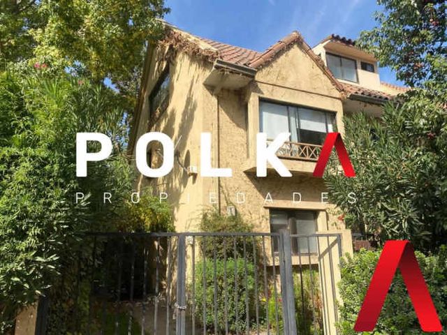 Casa En Venta En Santa Rosa De Huechuraba 4 dormitorios + 3 baños+2 estacionamientos