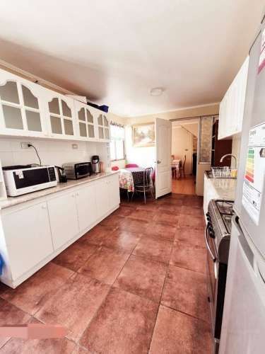 Se vende casa ampliada en condominio