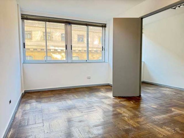 Amplia Oficina corazón De Santiago, hiperconectada