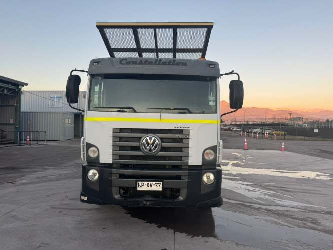 CAMION DE SERVICIOS PLUMA ,  COMPRESOR Y LUBRICADOR Marca VOLKSWAGEN Modelo CONSTELLATION 17.280 DC Año 2020
