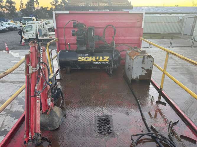 CAMION DE SERVICIOS PLUMA ,  COMPRESOR Y LUBRICADOR Marca VOLKSWAGEN Modelo CONSTELLATION 17.280 DC Año 2020