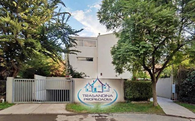 CASA AMOBLADA 3D 4B 2E en Peñalolén - Santiago