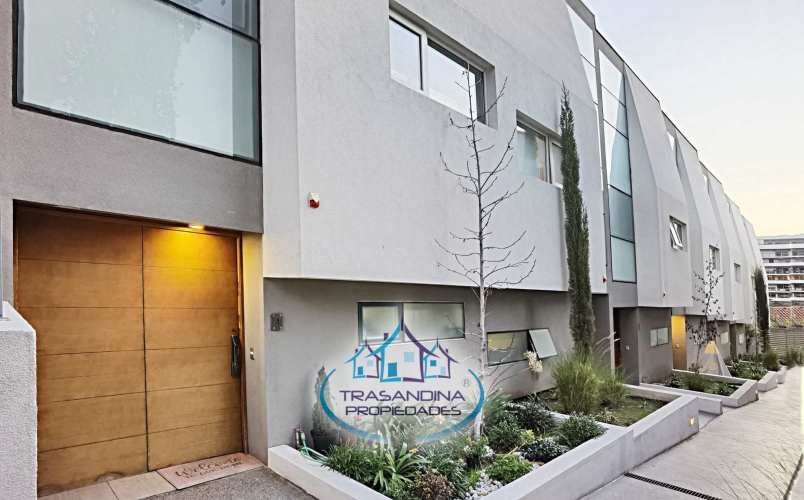 CASA AMOBLADA 3D 4B 2E en Peñalolén - Santiago