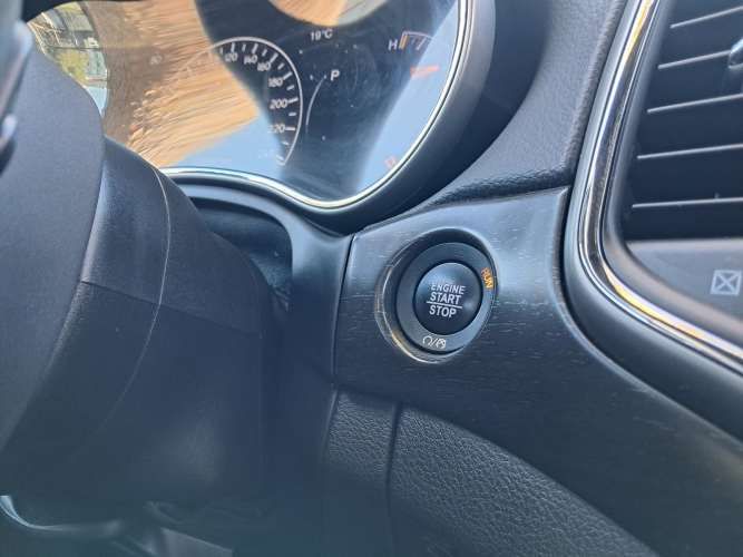 JEEP GRAND CHEROKEE LAREDO 3.6 AUT 2019