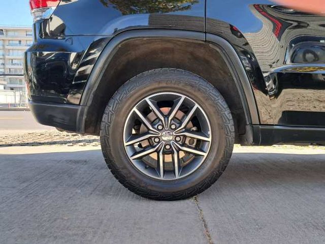 JEEP GRAND CHEROKEE LAREDO 3.6 AUT 2019