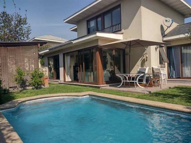 Se Vende Linda Casa Sector Parque Cousiño de Macul, Comuna de Peñalolén