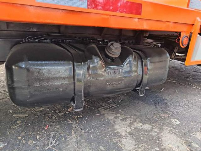 CAMION MERCEDES BENZ 711 AÑO 2005