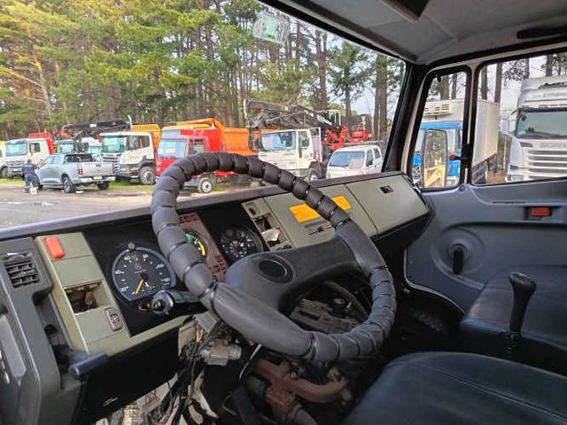 CAMION MERCEDES BENZ 711 AÑO 2005