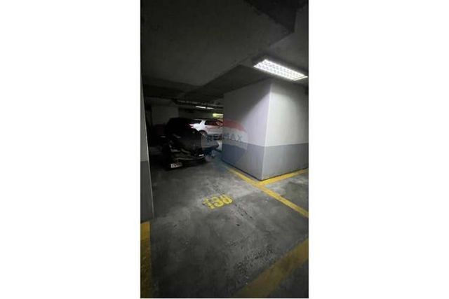 Venta estacionamientos y bodega , centrica