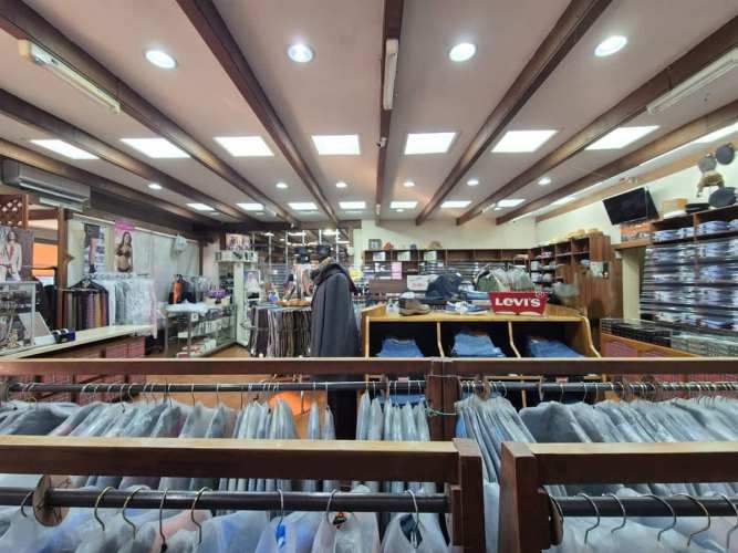 LOCAL COMERCIAL 1 sur