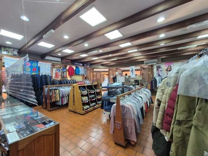 LOCAL COMERCIAL 1 sur