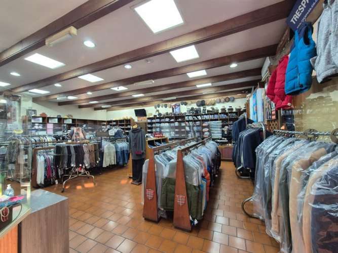 LOCAL COMERCIAL 1 sur