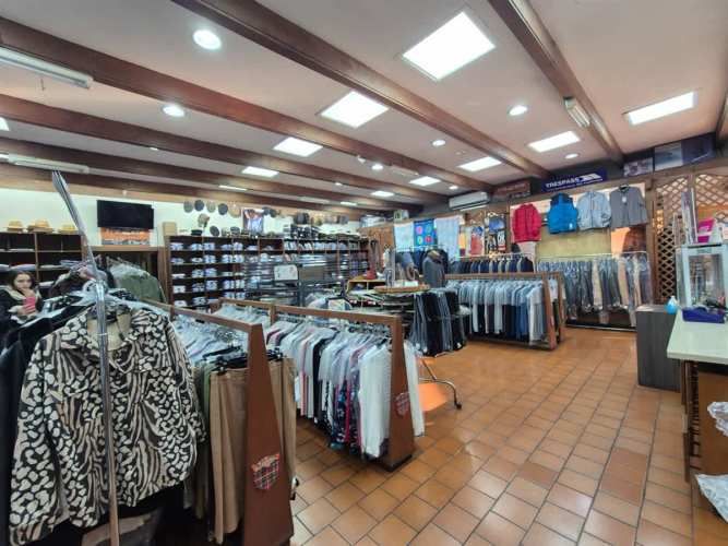 LOCAL COMERCIAL 1 sur