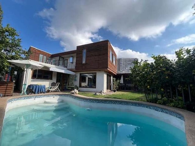 MANQUEHUE, LAS GARZAS, METRO