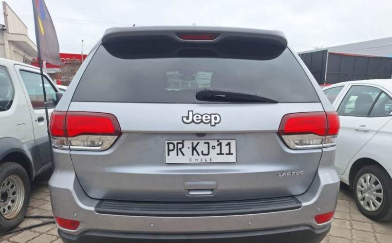 JEEP GRAND CHEROKEE LAREDO 4X2 3.6 FULL AUT. AÑO 2021