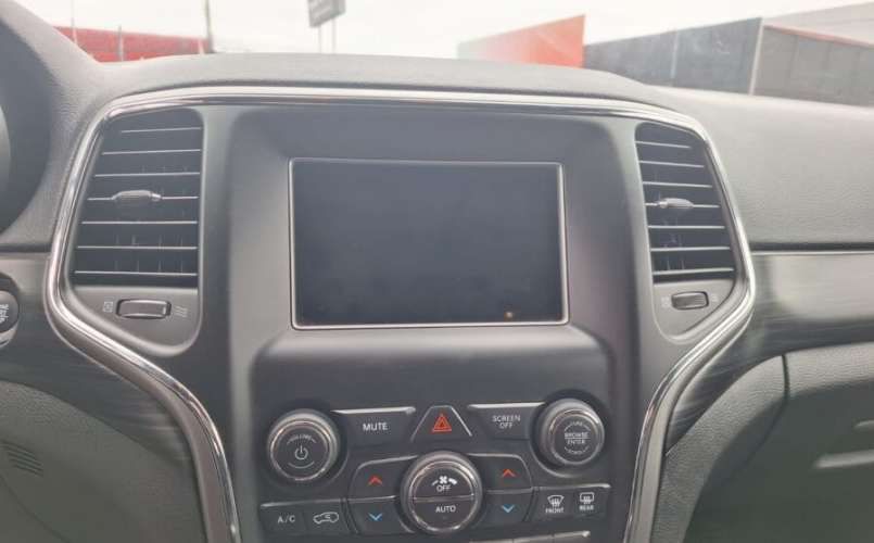 JEEP GRAND CHEROKEE LAREDO 4X2 3.6 FULL AUT. AÑO 2021