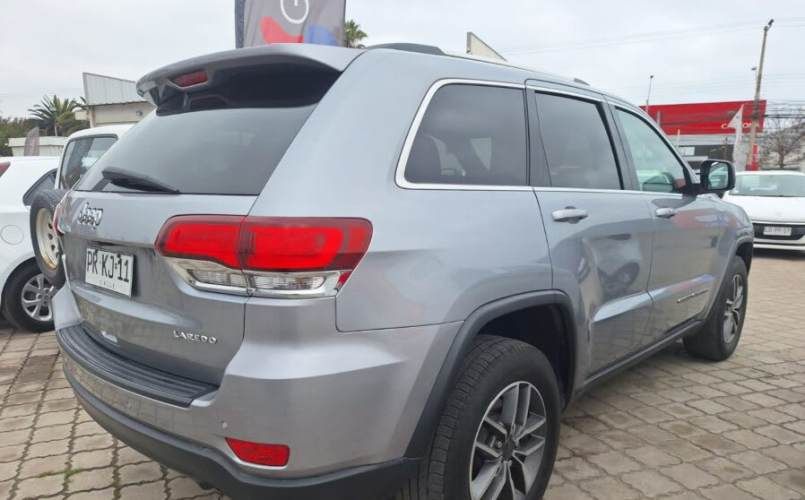 JEEP GRAND CHEROKEE LAREDO 4X2 3.6 FULL AUT. AÑO 2021