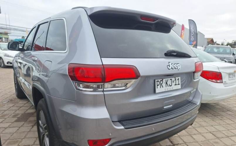 JEEP GRAND CHEROKEE LAREDO 4X2 3.6 FULL AUT. AÑO 2021