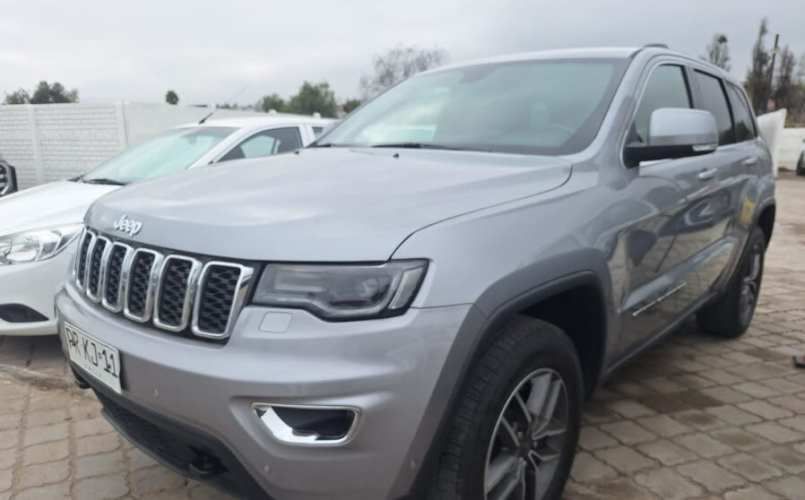 JEEP GRAND CHEROKEE LAREDO 4X2 3.6 FULL AUT. AÑO 2021