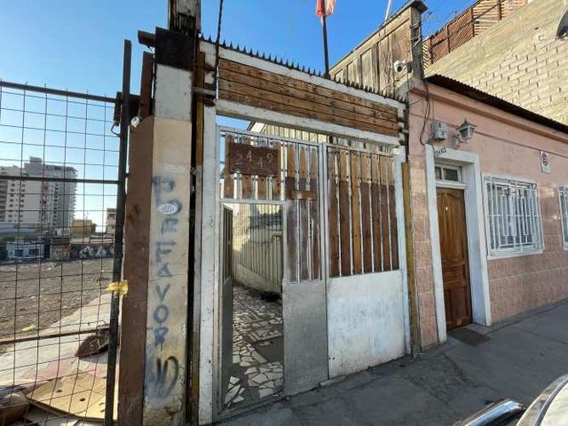 Invierte en casa de 14 habitaciones en Avenida Argentina