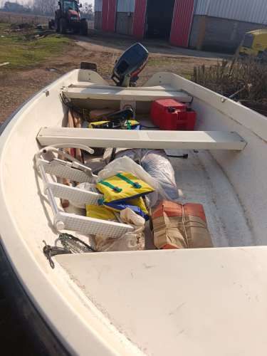 Bote con Motor Yamaha 15HP y accesorios