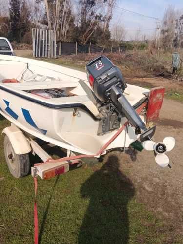 Bote con Motor Yamaha 15HP y accesorios