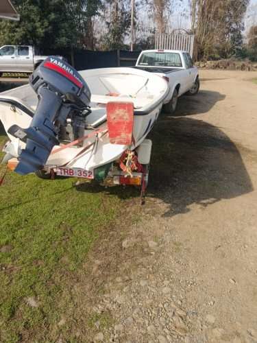 Bote con Motor Yamaha 15HP y accesorios