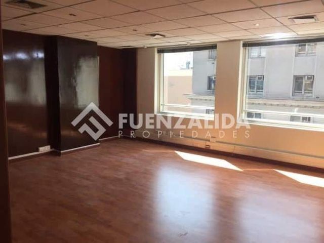 OFICINA Mac Iver / Monjitas