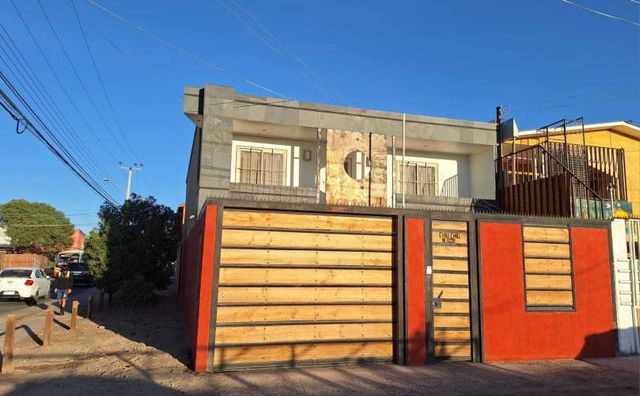 Hermosa Casa Grande de esquina En Calama (105502)