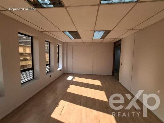 OFICINA Av providencia 2134, entre Guardia vieja y Ricardo Lyon