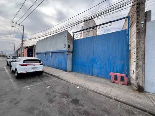 Amplio Terreno de 888 mts2 en calle Loa