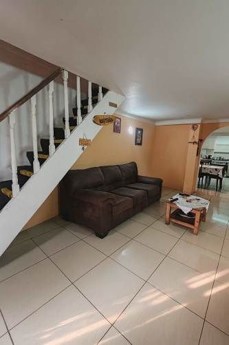 Casa esquina con espacio habilitado para local en venta Maipú