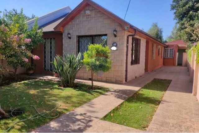 Enorme casa a la venta en la reina