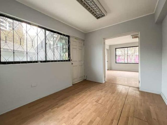 LOS ORIENTES ARRIENDA CASA COMERCIAL TRES PISOS 7 NORTE VIÑA