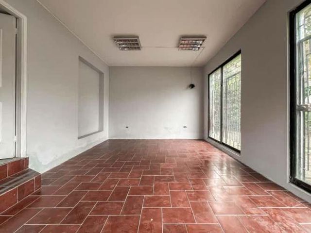 LOS ORIENTES ARRIENDA CASA COMERCIAL TRES PISOS 7 NORTE VIÑA